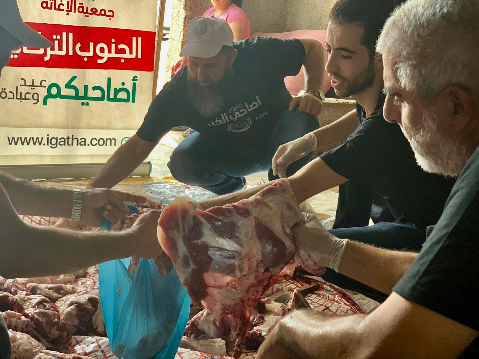 استفاد منها عشرات آلاف المحتاجين في غزة والضفة والداخل وسوريا وتركيا جمعية إغاثة الأيتام والمحتاجين :  توزيع 1051 أضحية خلال العيد